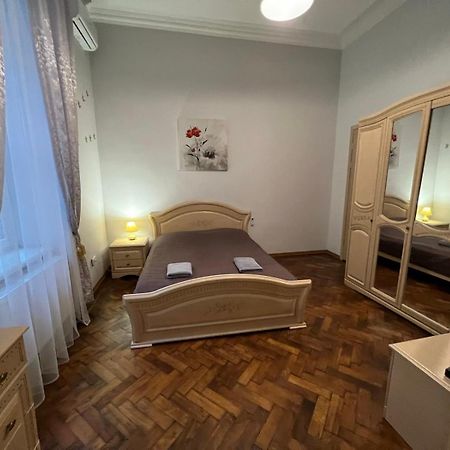 3 Rooms Apartments In The City Centr Leópolis Exterior foto