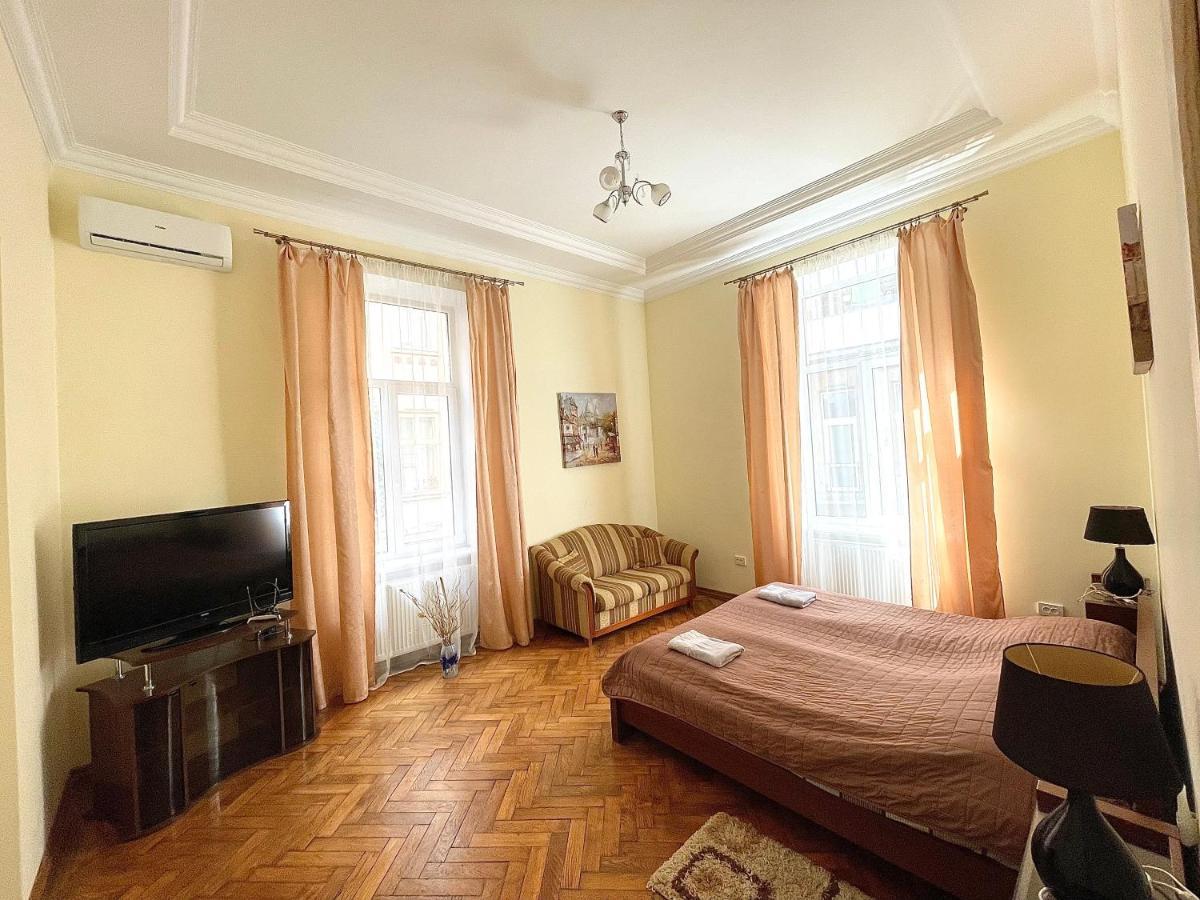 3 Rooms Apartments In The City Centr Leópolis Exterior foto